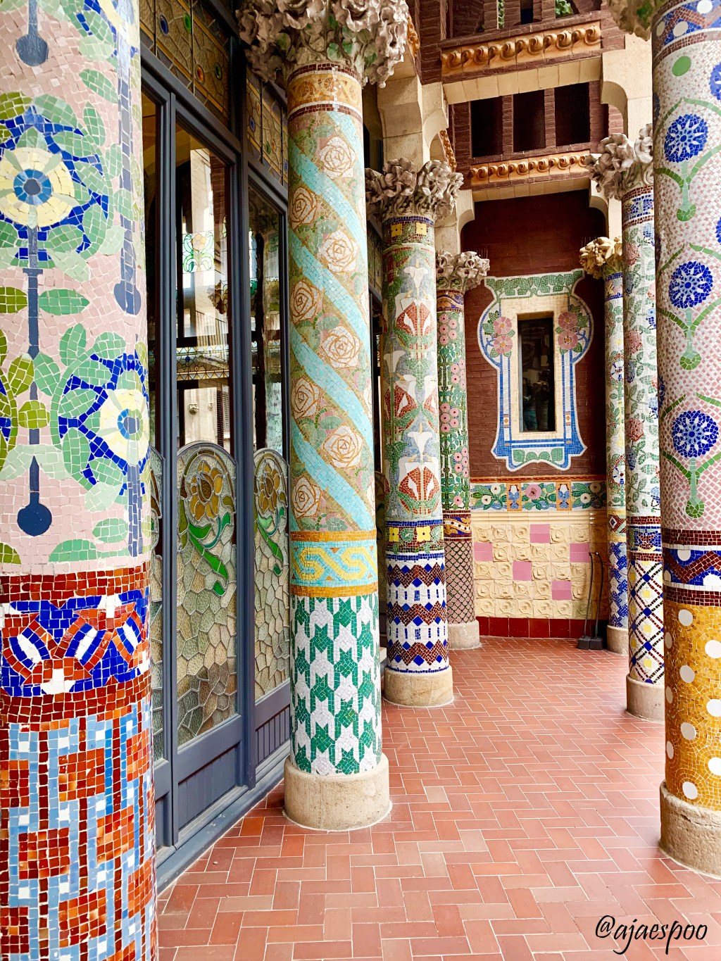 Travel Journal: Palau de la Musica Catalana and the Arc de Triomf – Spain
